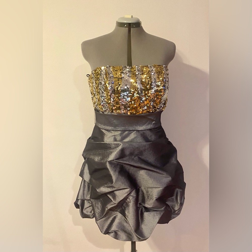 Perfect for the New Year! Strapless, Gold/Silver Sequined Party Dress. Size XL.